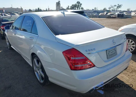 2009 Mercedes-Benz S 550 4Matic z USA, uszkodzony, nr VIN WDDNG86X99A257806